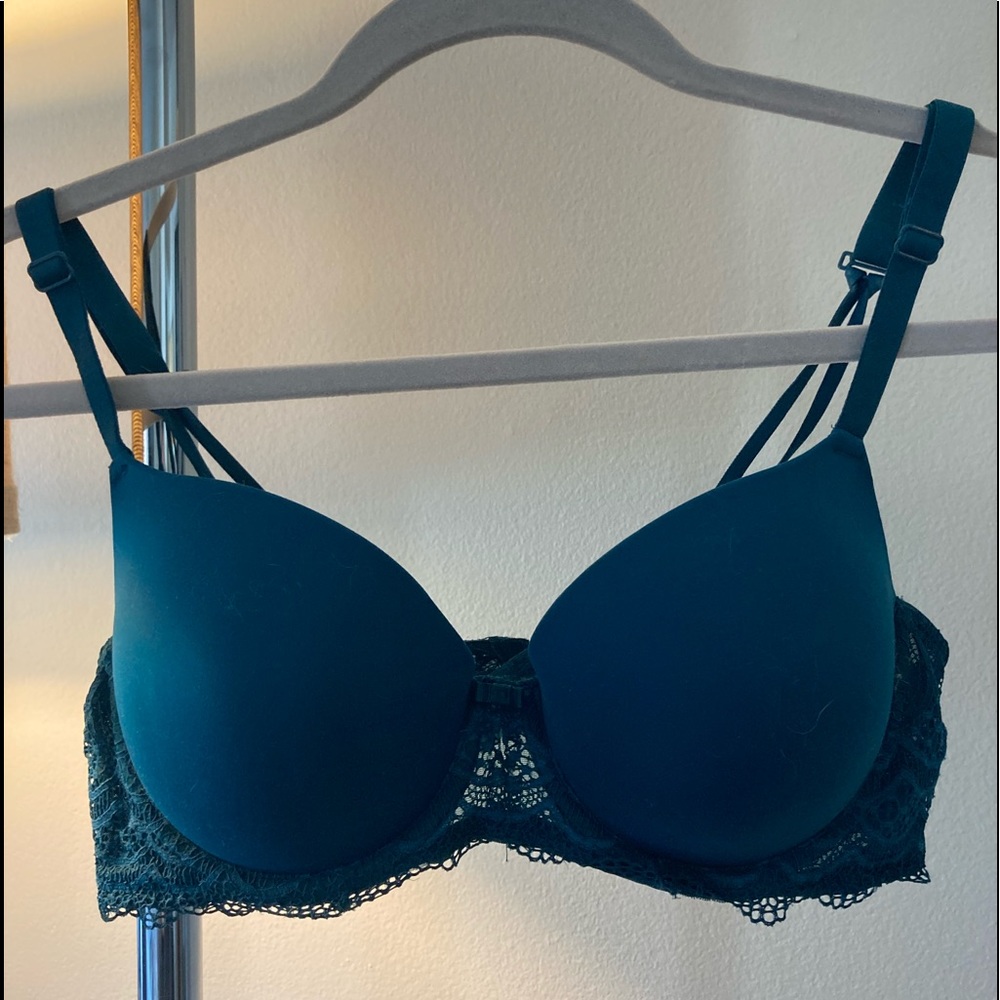 Beautiful Green Blue Lacy Bra 38B
